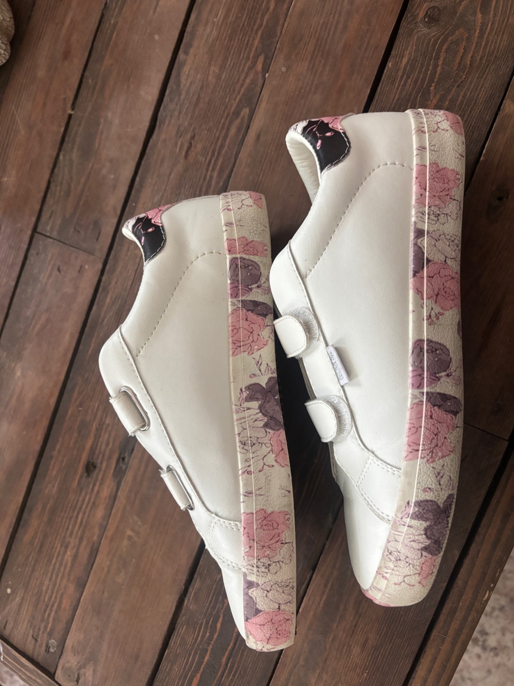 Women’s casual white floral sneaker
